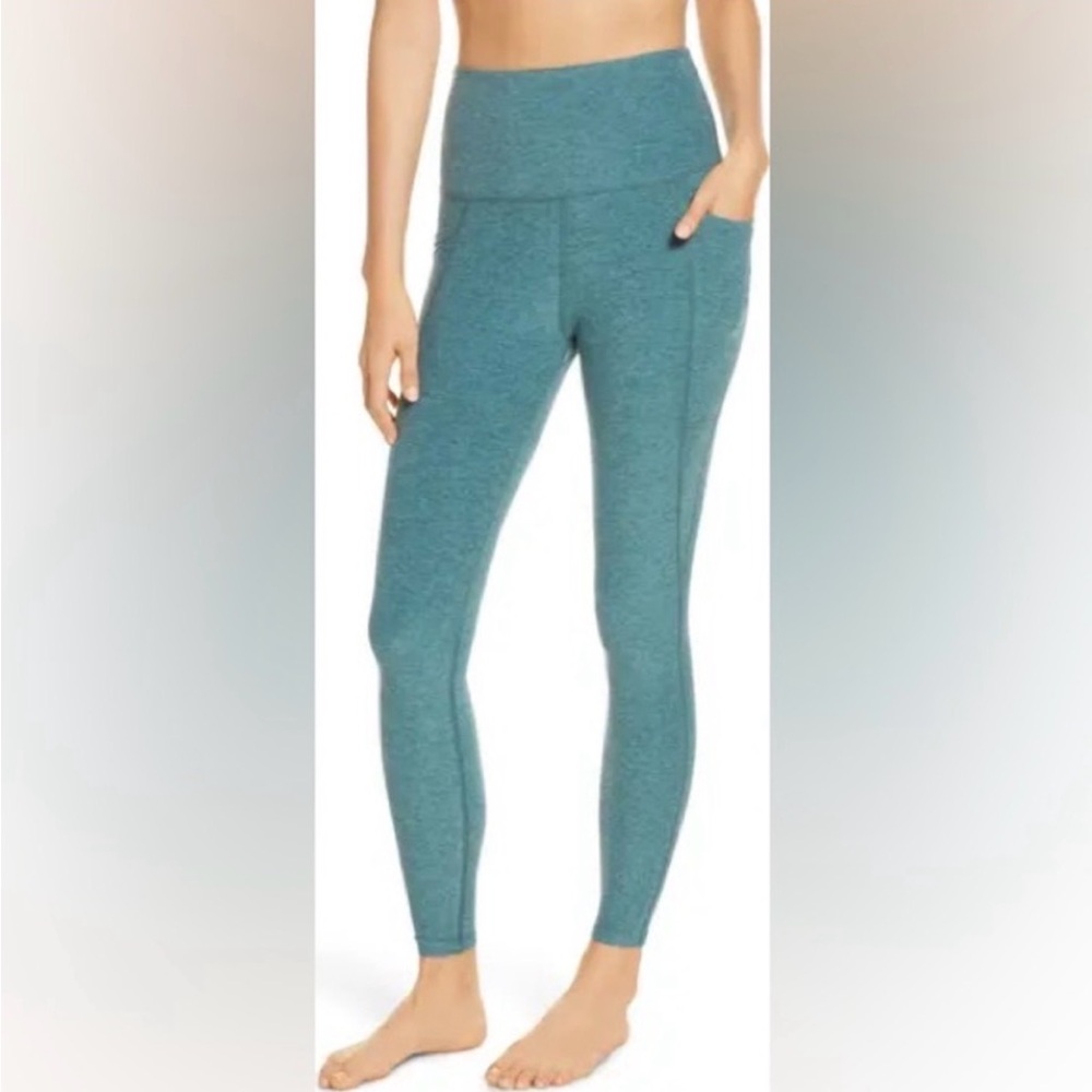 Beyond yoga caught in the midi pocket leggings heather slate blue